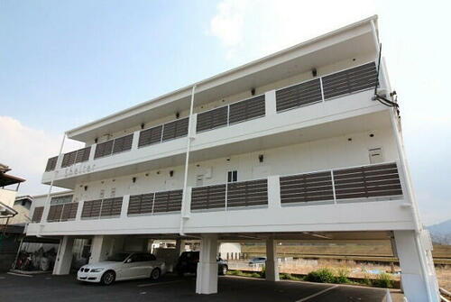Ｓｈｅｌｔｅｒ　ｏｐｕｓ　ｋａｋｕ 3階建