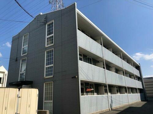 レオパレスエンディヴァー 3階建