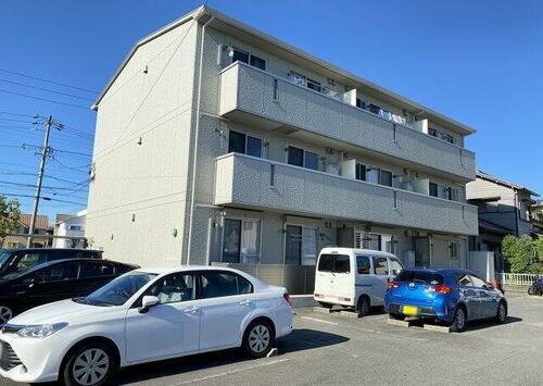 グラニュースクェア 3階建