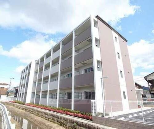 京都府京都市伏見区深草平田町 4階建
