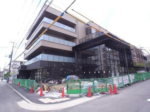 シー・クリサンス西岡本 5階建