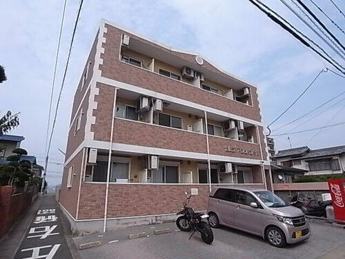 セレブマンション今宿 3階建