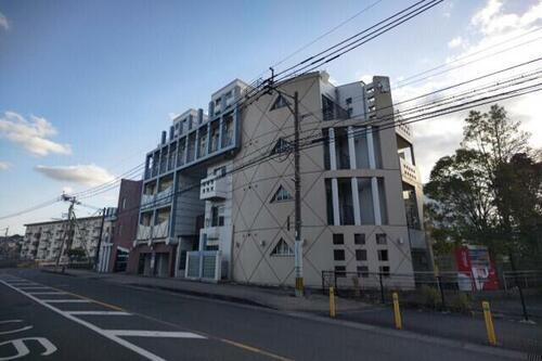 コンドミニアム北九大前 5階建