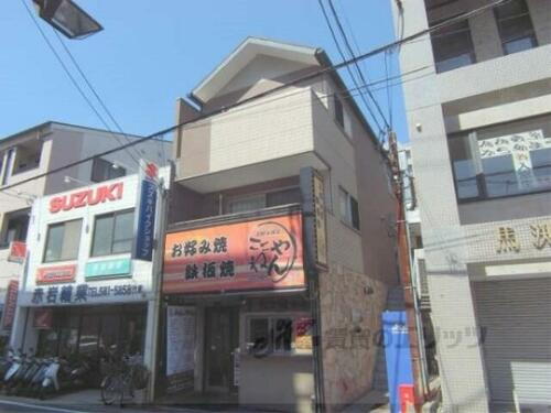 京都府京都市山科区上野御所ノ内町 3階建