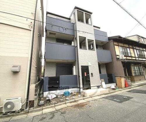 京都府京都市上京区北伊勢屋町 3階建