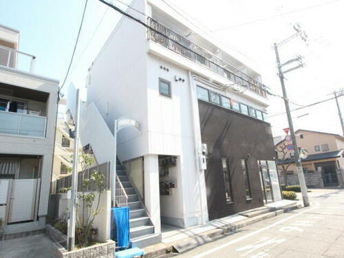 兵庫県西宮市津門仁辺町 3階建
