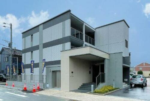 福岡県福岡市早良区原８丁目 3階建