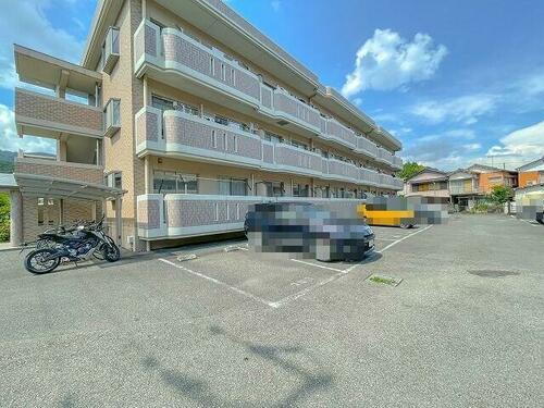 高知県高知市中秦泉寺 3階建 築21年10ヶ月