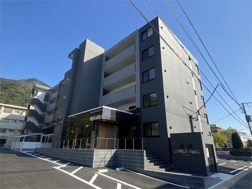 福岡県北九州市小倉北区足立２丁目 5階建