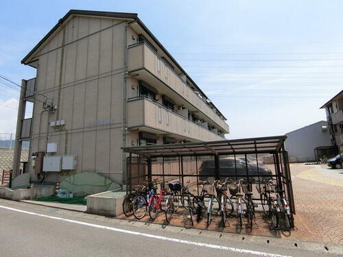 ビレッジ北久保Ｃ棟 3階建