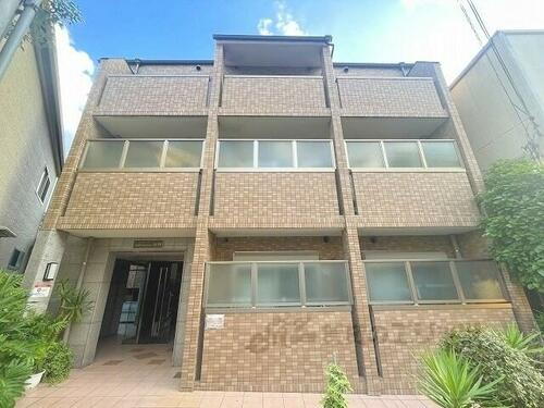 京都府京都市山科区四ノ宮岩久保町 3階建