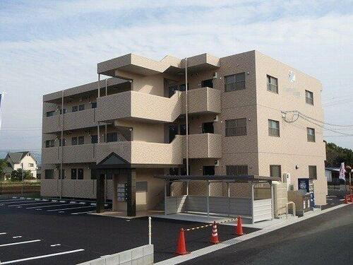 熊本県熊本市東区小山２丁目 3階建 築13年10ヶ月
