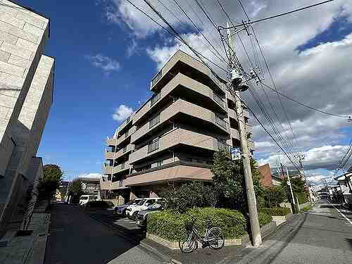 サーパス住吉 6階建