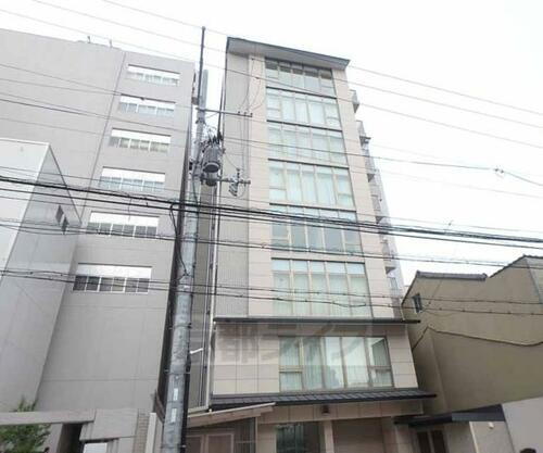 京都府京都市下京区堺町通四条下る小石町 8階建