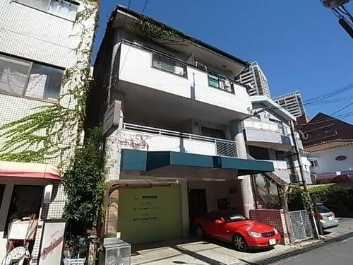 宝塚マナーハウス 3階建