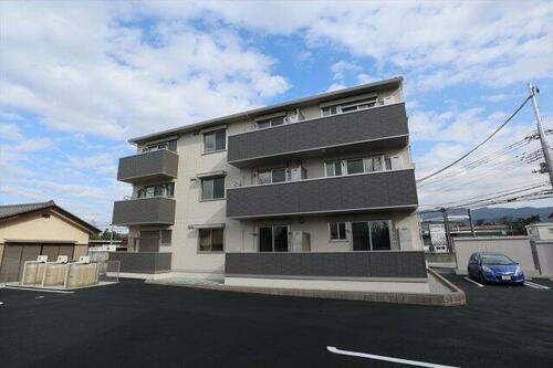 山梨県甲府市住吉２丁目 3階建 築2年9ヶ月