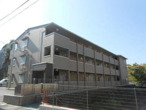 神奈川県横浜市金沢区大道２丁目 3階建