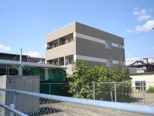 ジュネスＫＯＫＡＭＯ 3階建