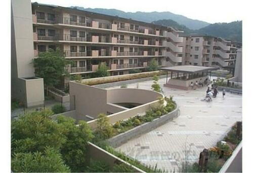 京都府京都市西京区大枝北沓掛町１丁目 5階建