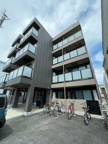 兵庫県尼崎市上ノ島町１丁目 4階建