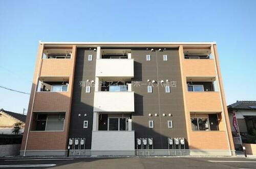 ランドコア陣山 3階建
