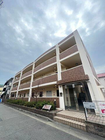 兵庫県尼崎市大庄中通２丁目 3階建