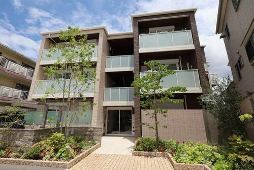 Ｌａ　ｍａｉｓｏｎ　ｒｏｓｅ 3階建