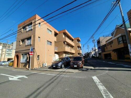 メゾンさかい（沢上） 3階建