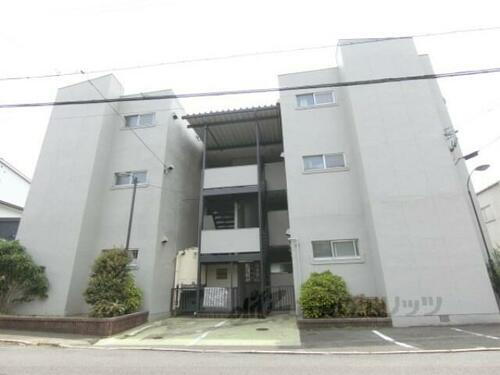 京都府京都市山科区上花山坂尻 3階建
