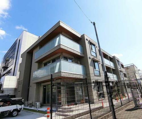 京都府京都市右京区山ノ内五反田町 築2年4ヶ月 3階建