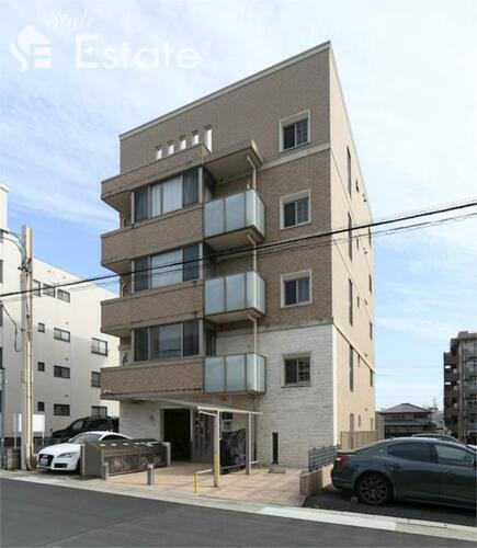 愛知県名古屋市名東区明が丘 5階建
