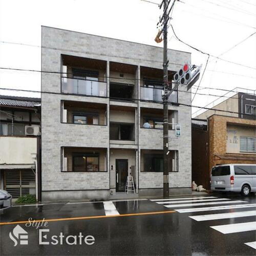 愛知県名古屋市昭和区川名本町５丁目 3階建 