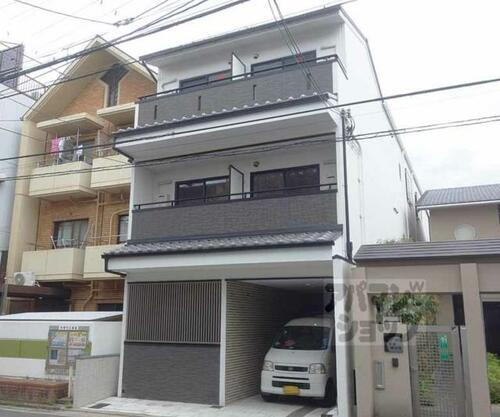 京都府京都市下京区四本松町 築9年12ヶ月 3階建