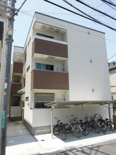 兵庫県尼崎市西本町北通４丁目 3階建