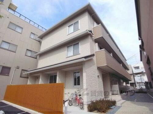 京都府京都市伏見区京町大黒町 3階建