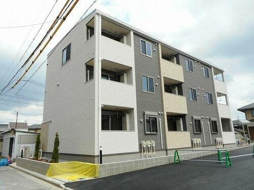 アビタシオン石山Ａ 3階建