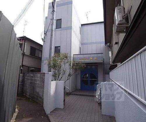 京都府京都市右京区嵯峨天龍寺今堀町 3階建