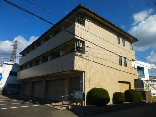 ファミール３号館 3階建