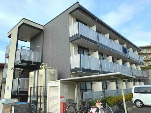 大阪府枚方市藤田町 3階建