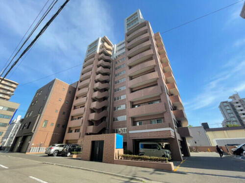 北海道札幌市中央区北四条西２０丁目 13階建