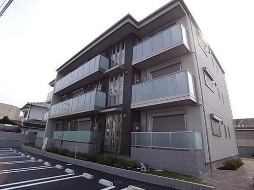 リヴァーバード 3階建