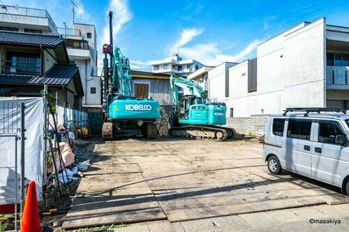 トリシア柳町 3階建