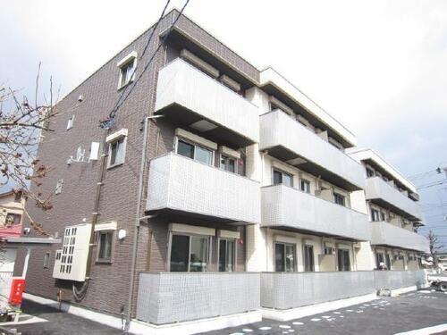 山形県山形市桜田西４丁目 築8年9ヶ月 3階建