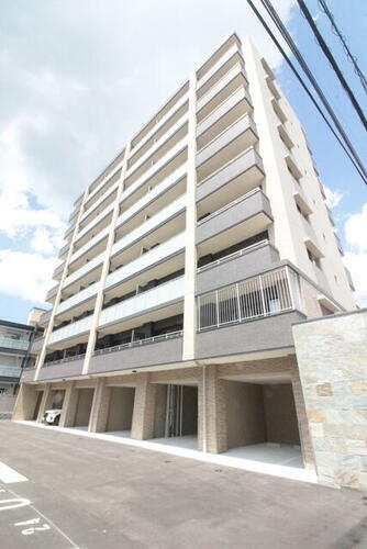 ラヴニール 9階建