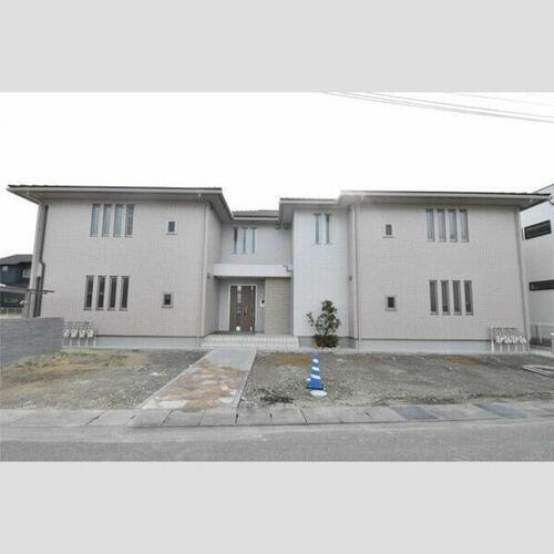 兵庫県明石市大久保町八木 2階建