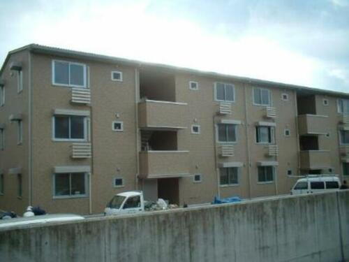 愛媛県松山市正円寺３丁目 賃貸アパート