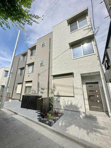 東京都中野区新井１丁目 3階建