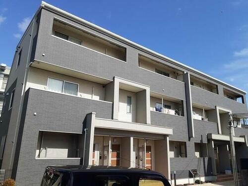 兵庫県西宮市薬師町 3階建
