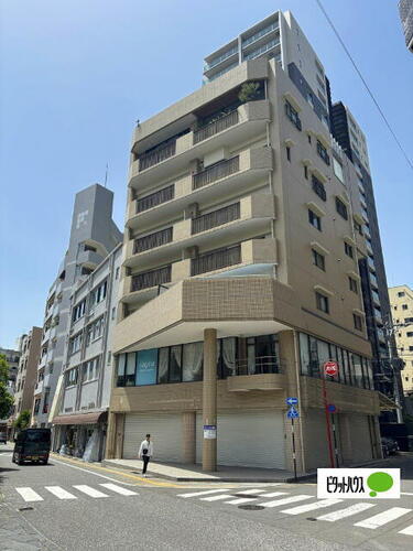 三山ビル 7階建