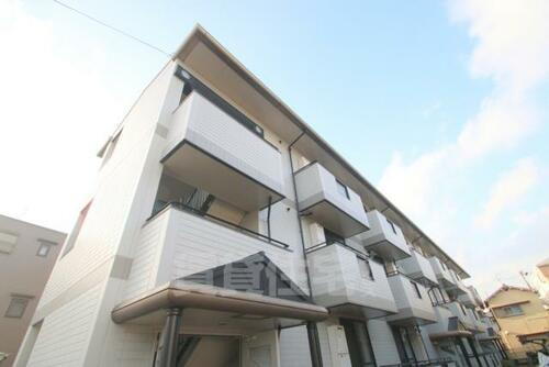 大阪府摂津市東正雀 3階建